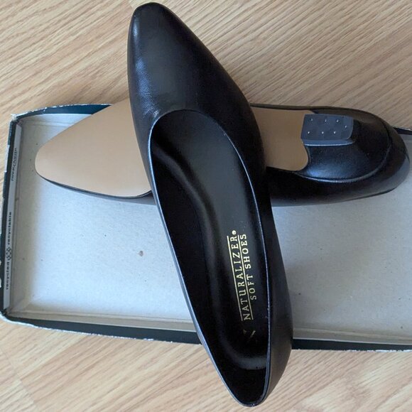 Naturalizer Leather "Soft Shoes" Pumps - Picture 2 of 10